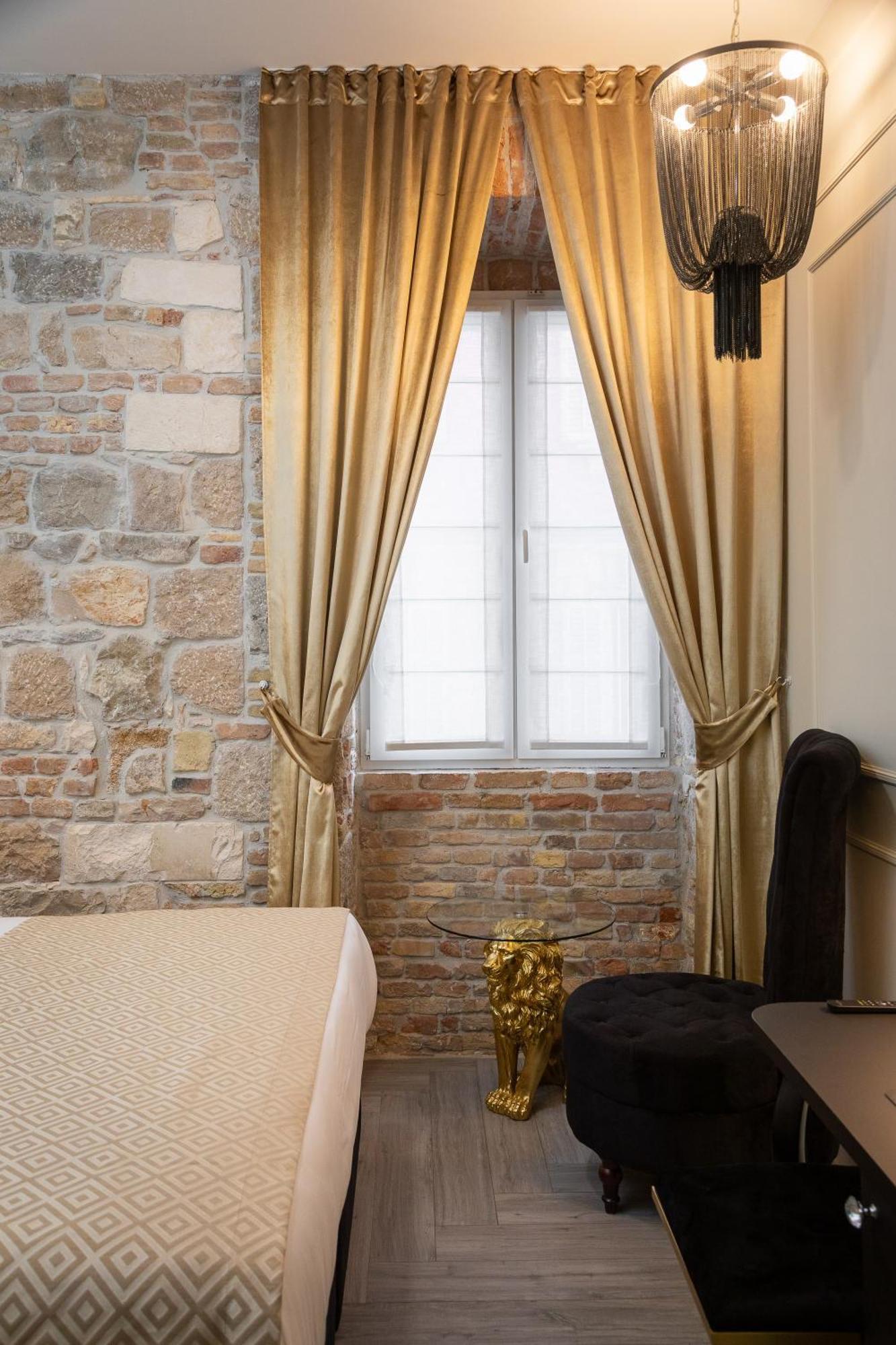 Luxury Golden Palace Citycentre Right Next To Diocletian's Palace *