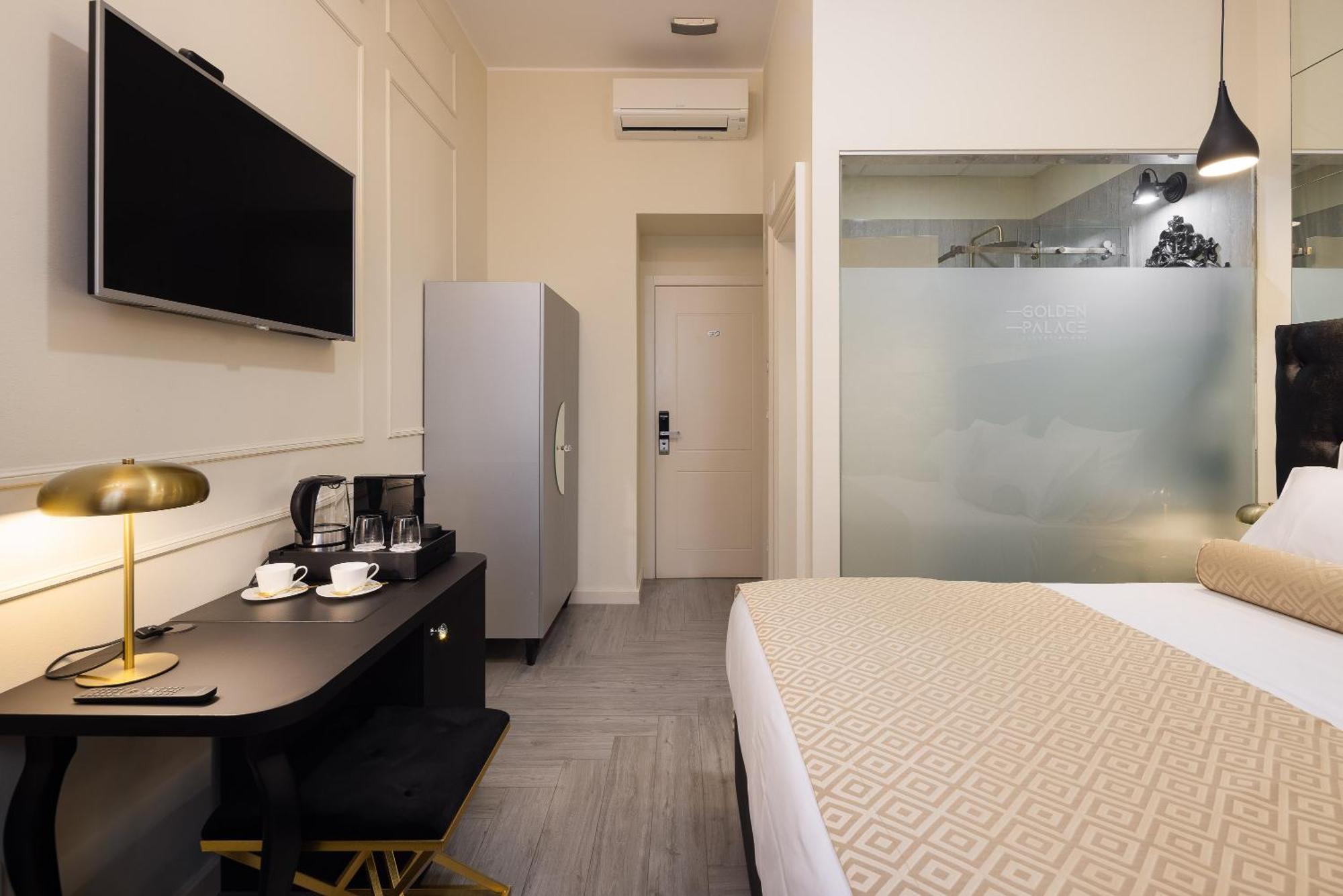 Guest house Luxury Golden Palace Citycentre Right Next To Diocletian's Palace