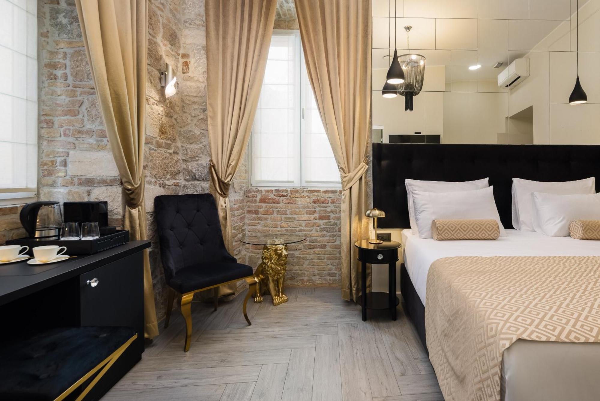 Guest house Luxury Golden Palace Citycentre Right Next To Diocletian's Palace *