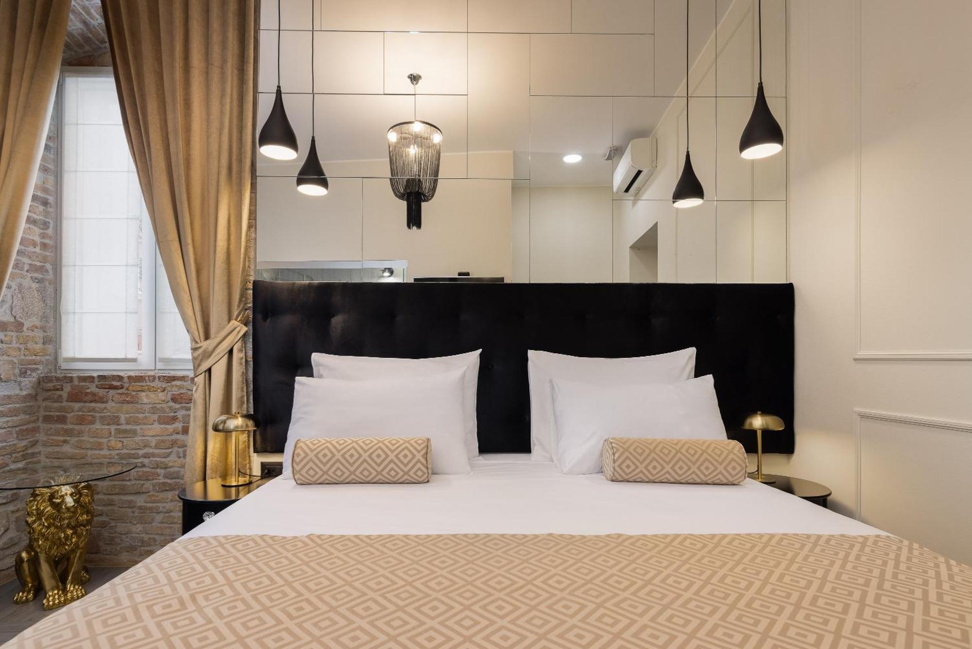Guest house Luxury Golden Palace Citycentre Right Next To Diocletian's Palace *